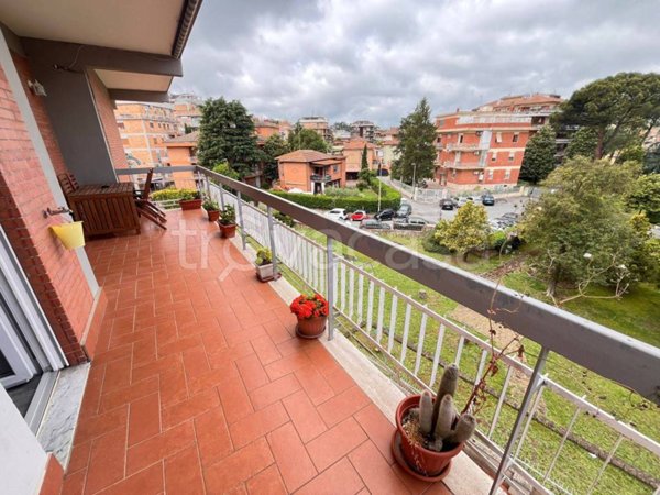 appartamento in vendita a Roma in zona Tomba di Nerone