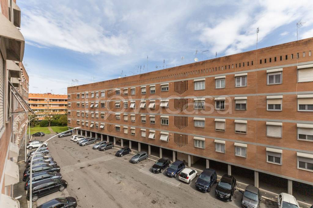 appartamento in vendita a Roma in zona Torrino