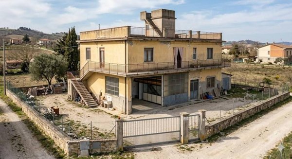 appartamento in vendita a Roma in zona Giardini di Corcolle