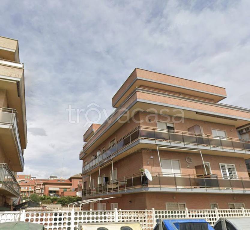 appartamento in vendita a Roma in zona Ostia