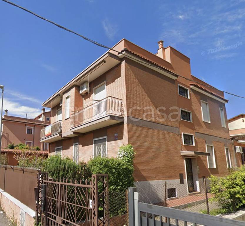 appartamento in vendita a Roma in zona Torre Angela