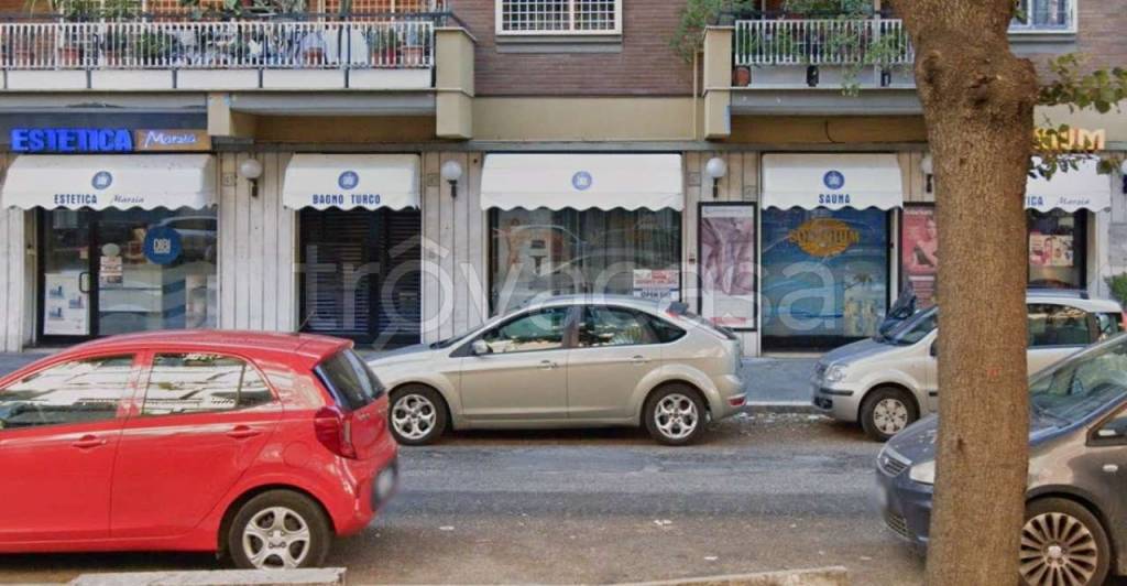 negozio in vendita a Roma in zona Ostia