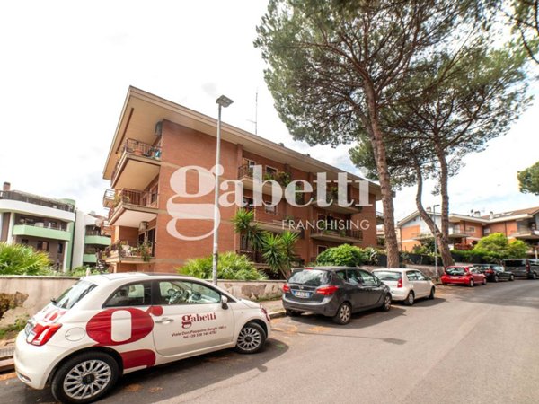 appartamento in vendita a Roma in zona Mostacciano