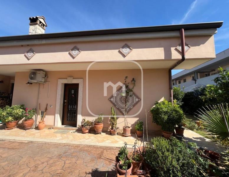 casa indipendente in vendita a Roma in zona Lunghezza
