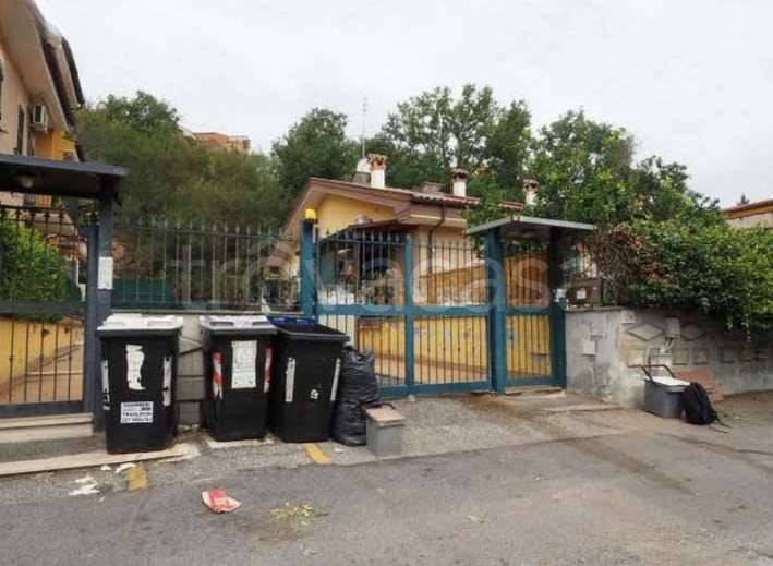 casa indipendente in vendita a Roma in zona Selva Candida
