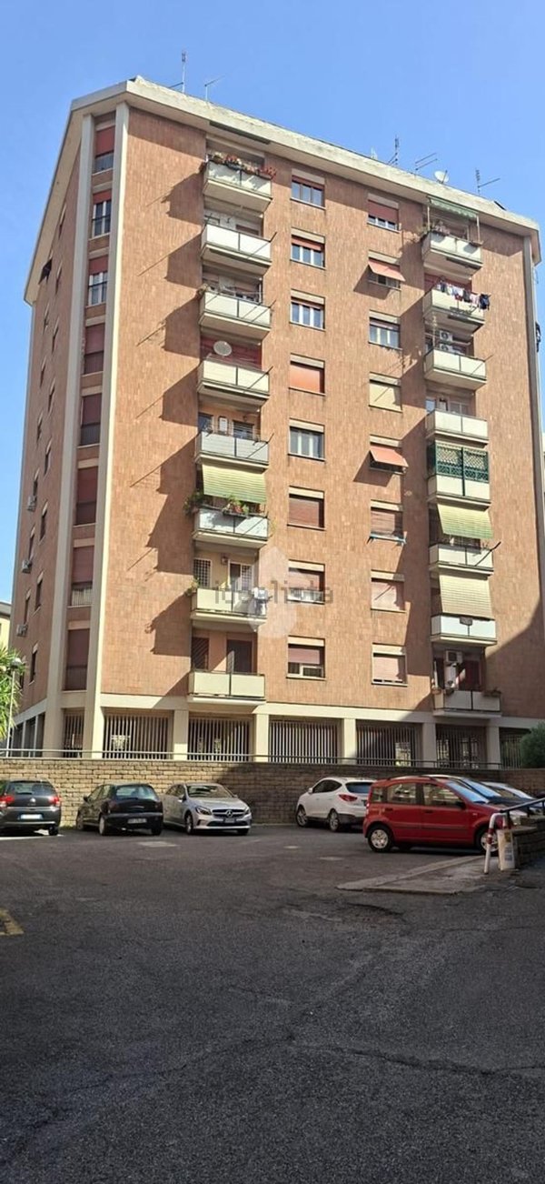 appartamento in vendita a Roma in zona Torre Spaccata