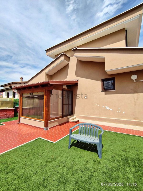 casa indipendente in vendita a Roma in zona Giardini di Corcolle