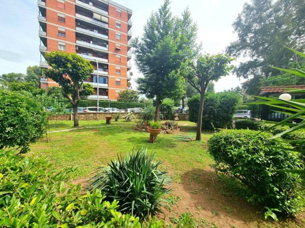 appartamento in vendita a Roma in zona Torre Spaccata