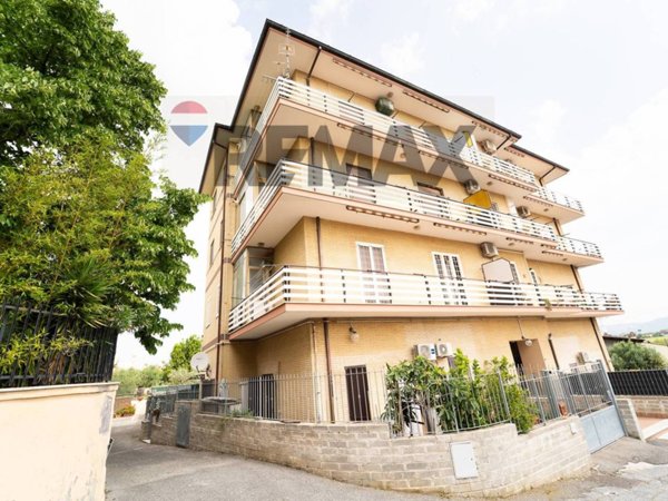 appartamento in vendita a Roma in zona Lunghezza