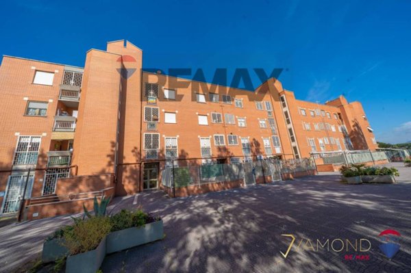 appartamento in vendita a Roma in zona Torre Angela