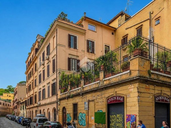 appartamento in vendita a Roma in zona Trastevere