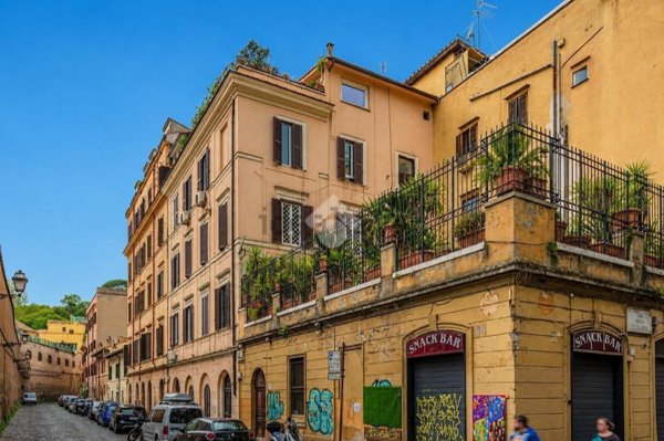 appartamento in vendita a Roma in zona Trastevere