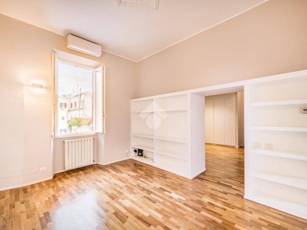 appartamento in vendita a Roma in zona Trastevere