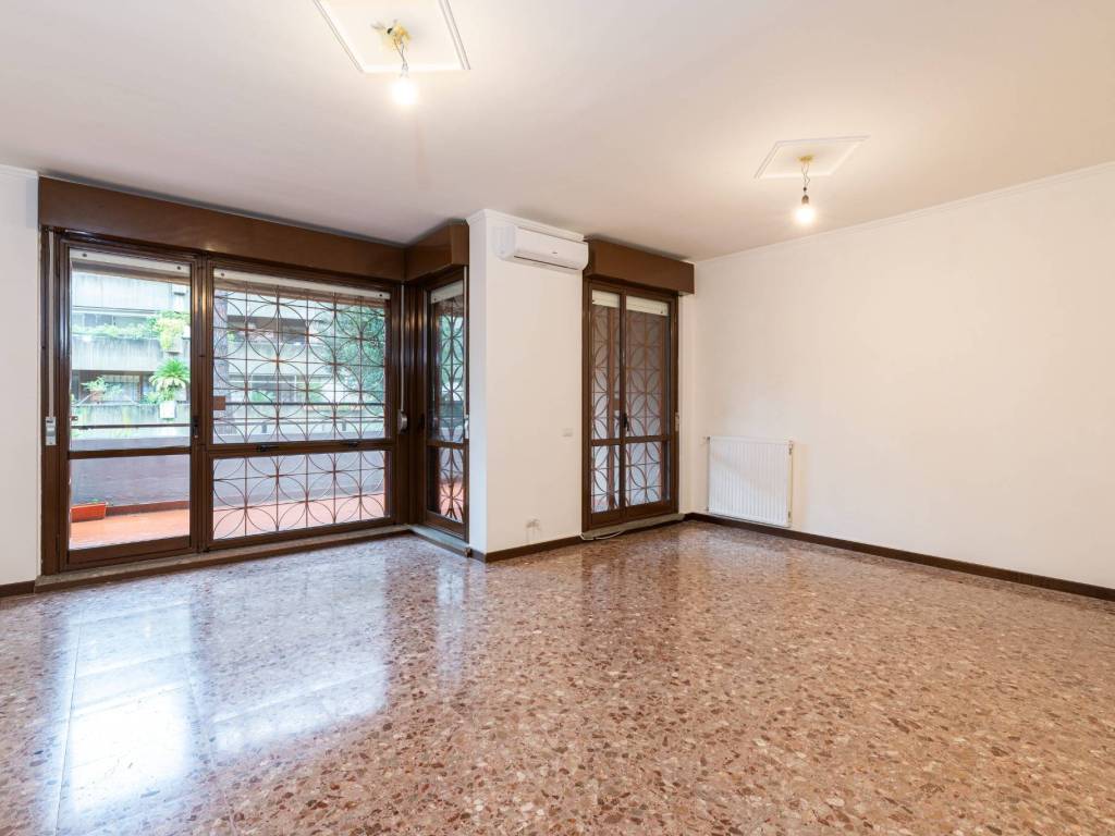 appartamento in vendita a Roma in zona EUR