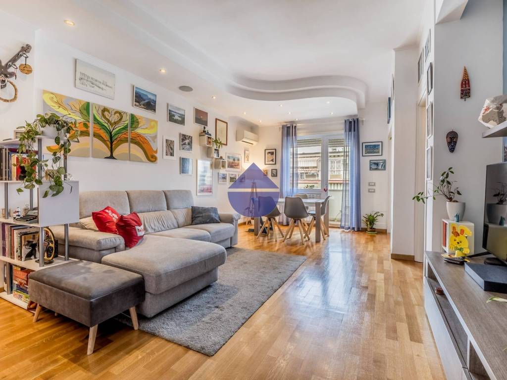 appartamento in vendita a Roma in zona Appio Claudio