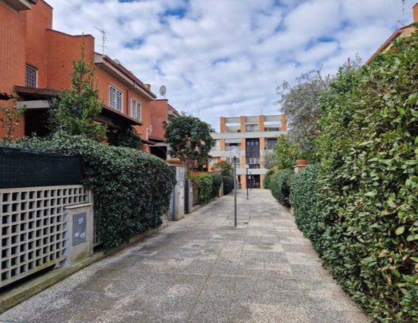 casa indipendente in vendita a Roma in zona Acilia
