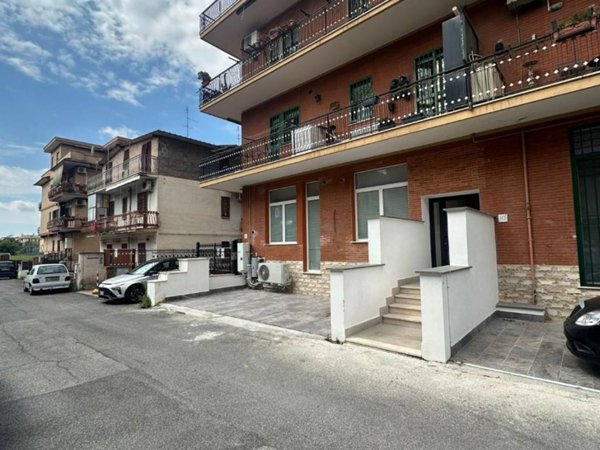appartamento in vendita a Roma in zona Torre Angela