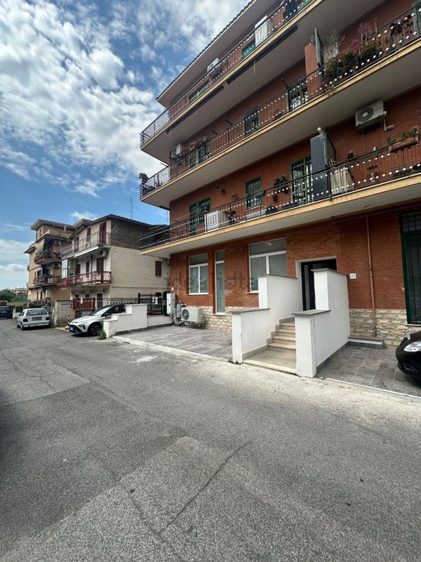 appartamento in vendita a Roma in zona Torre Angela