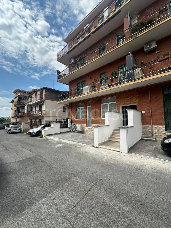 appartamento in vendita a Roma in zona Torre Angela