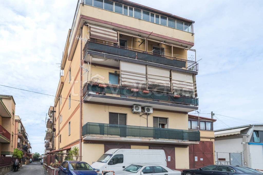 appartamento in vendita a Roma in zona Casal Morena