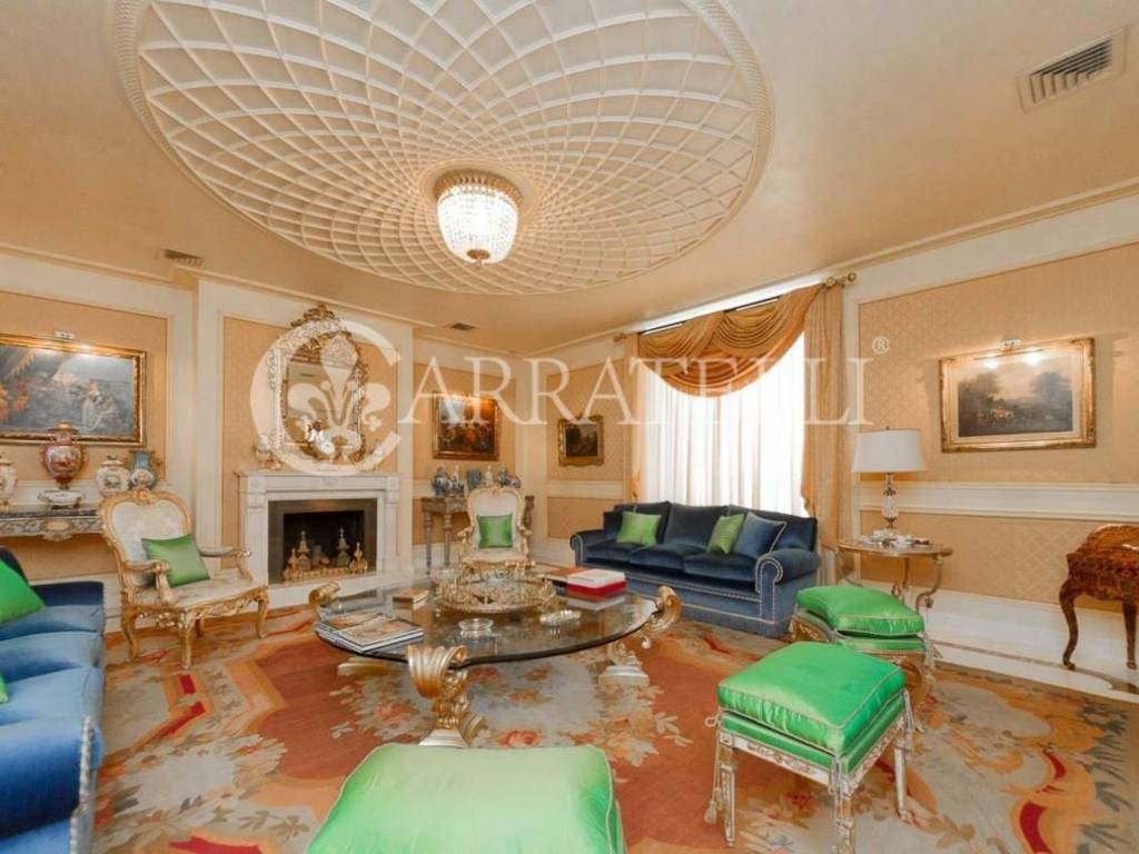intera palazzina in vendita a Roma in zona Trevi-Colonna