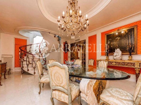 intera palazzina in vendita a Roma in zona Trevi-Colonna