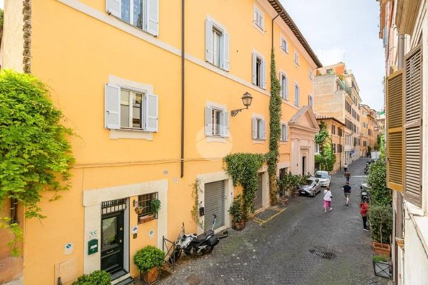 appartamento in vendita a Roma in zona Rione Monti/Campitelli