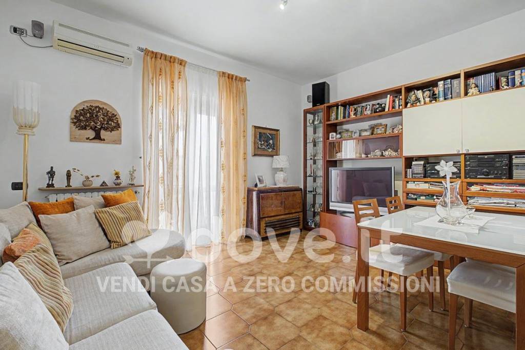 appartamento in vendita a Roma in zona Torre Angela