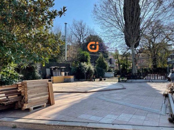 negozio in vendita a Roma in zona Casalotti