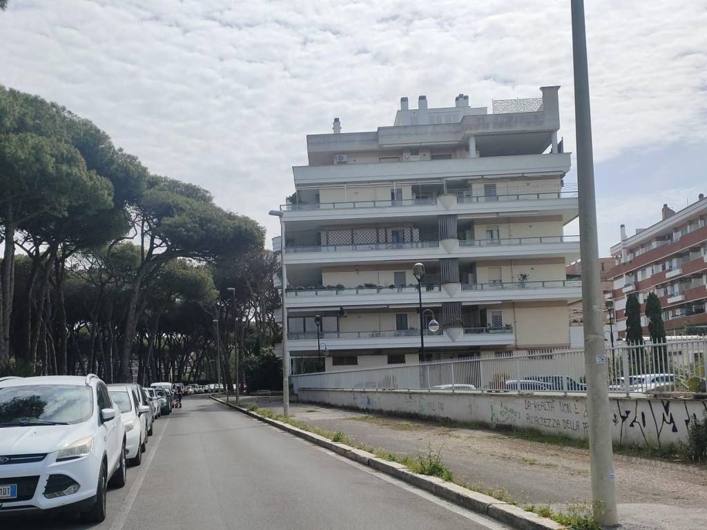 appartamento in vendita a Roma in zona Ostia