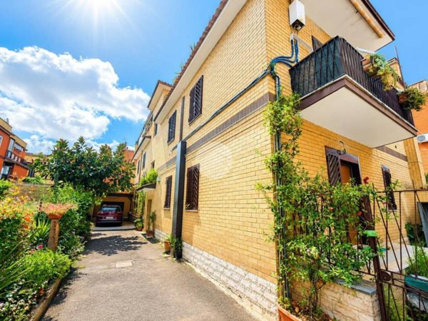 appartamento in vendita a Roma in zona Torre Angela