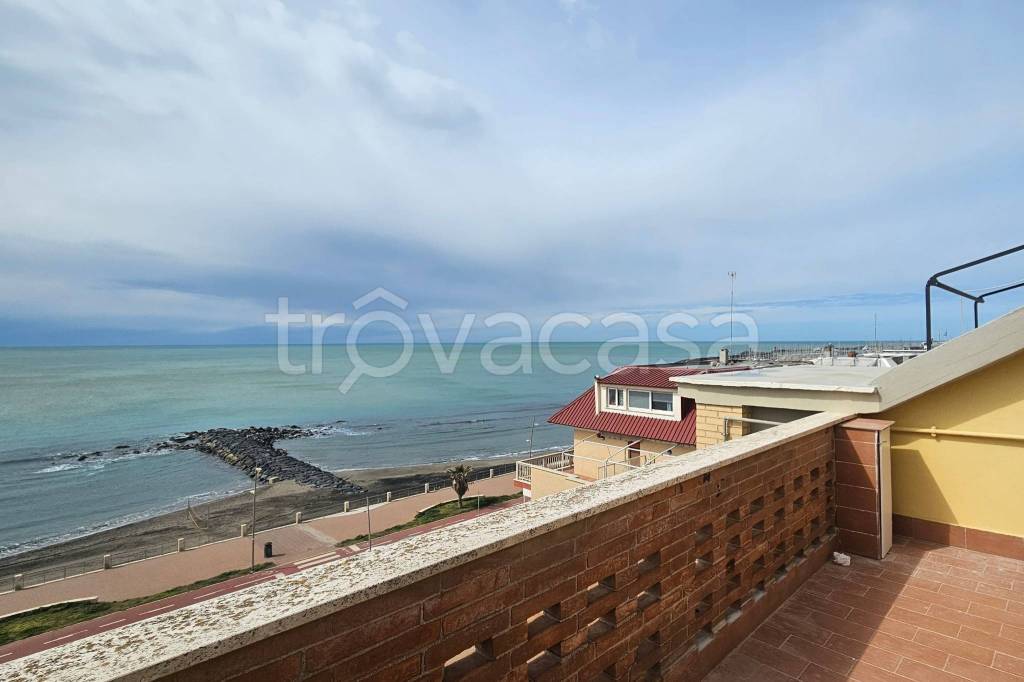appartamento in vendita a Roma in zona Ostia Antica