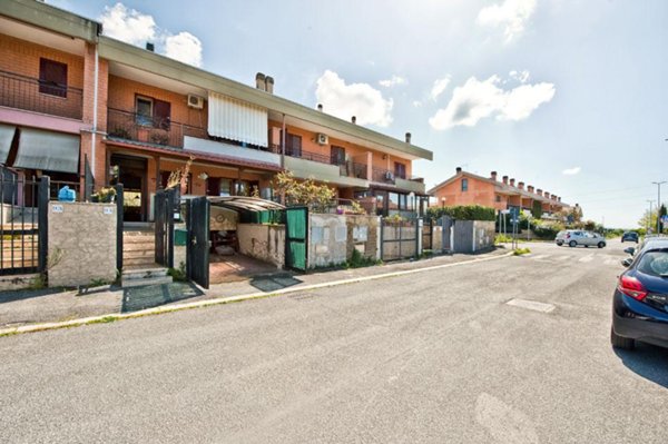 casa indipendente in vendita a Roma in zona Cesano
