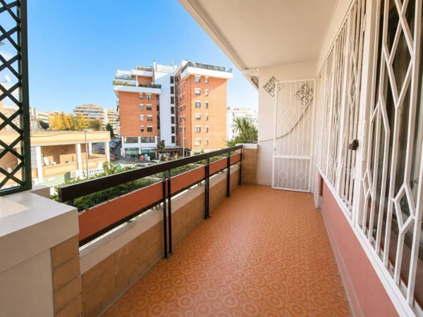 appartamento in vendita a Roma in zona Ardeatino