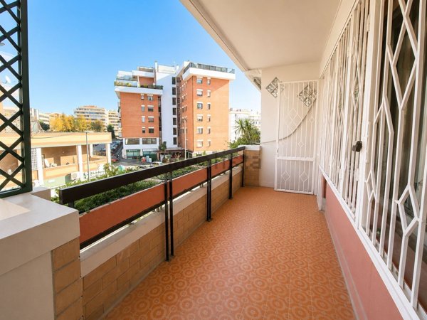 appartamento in vendita a Roma in zona Ardeatino