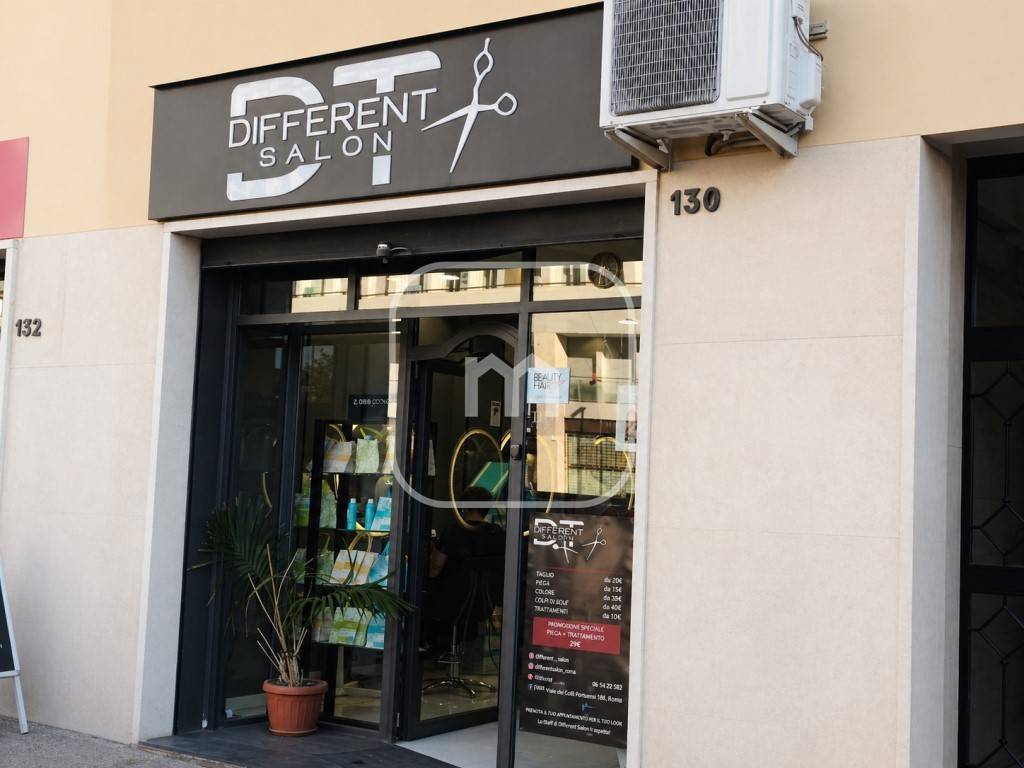 negozio in vendita a Roma in zona Don Bosco