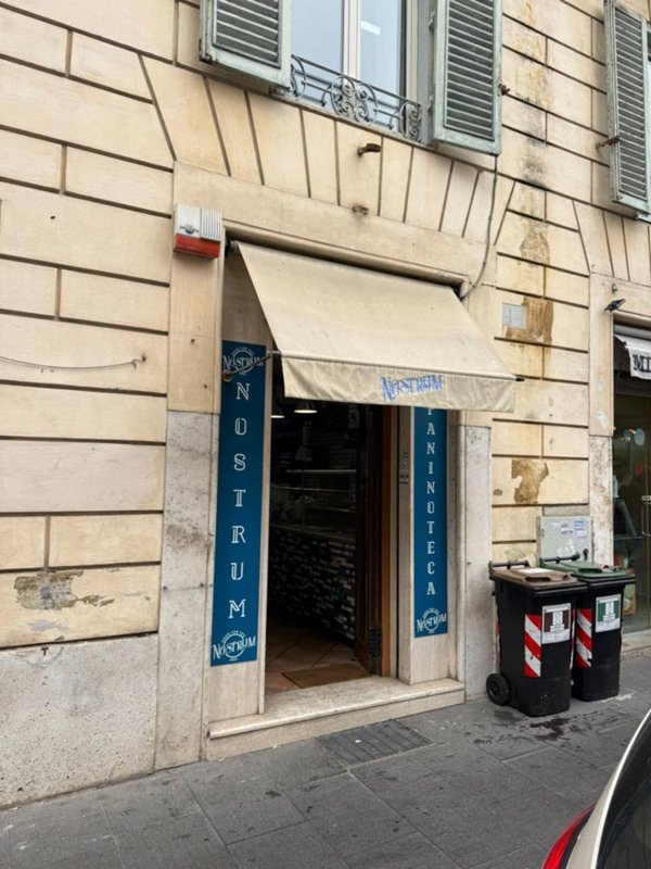 locale commerciale in vendita a Roma in zona Rione Monti/Campitelli