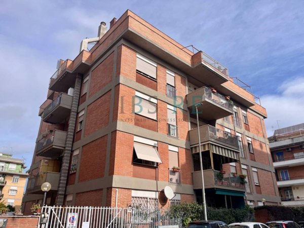 appartamento in vendita a Roma in zona Corviale