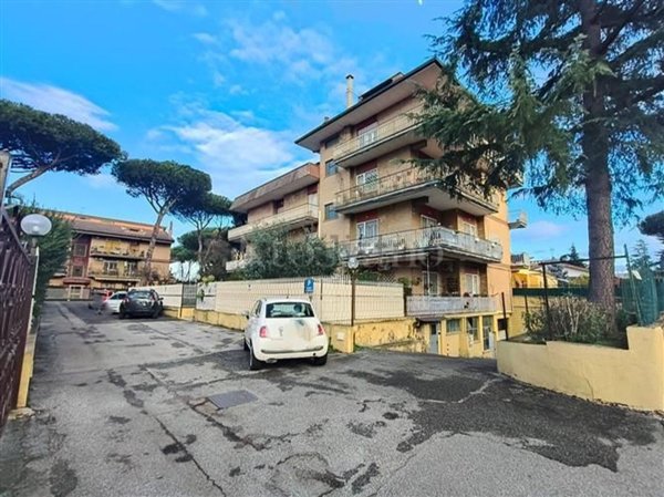 appartamento in vendita a Roma in zona Casal Morena