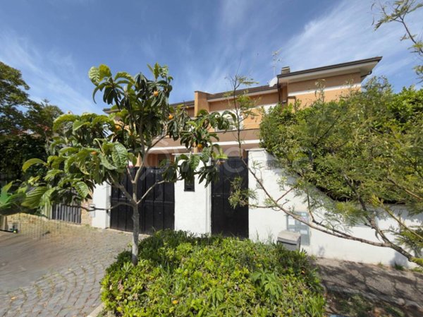 casa indipendente in vendita a Roma in zona Axa