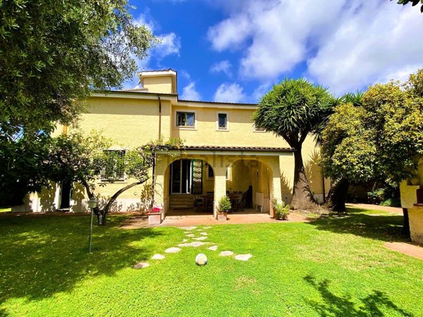 casa indipendente in vendita a Roma in zona Infernetto