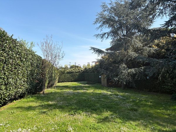 casa indipendente in vendita a Roma in zona Tomba di Nerone