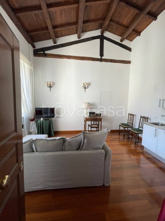 appartamento in vendita a Roma in zona Rione Monti/Campitelli
