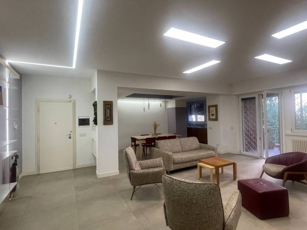 appartamento in vendita a Roma in zona EUR