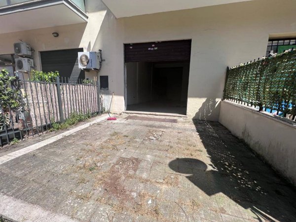 negozio in vendita a Roma in zona Ponte Mammolo