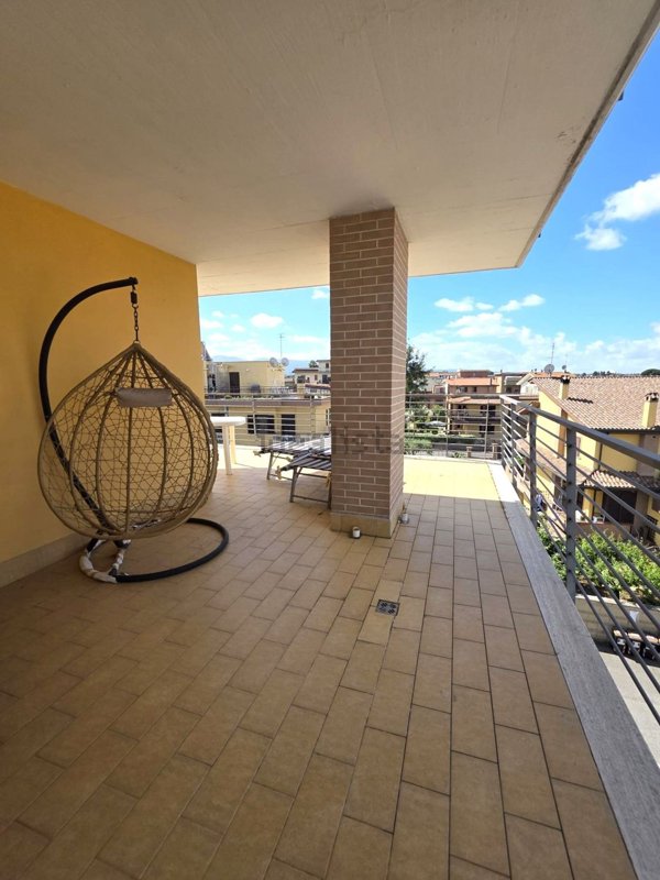 appartamento in vendita a Roma in zona Colle Prenestino