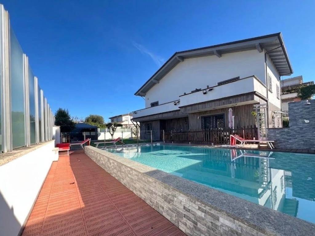 casa indipendente in vendita a Roma in zona Acilia