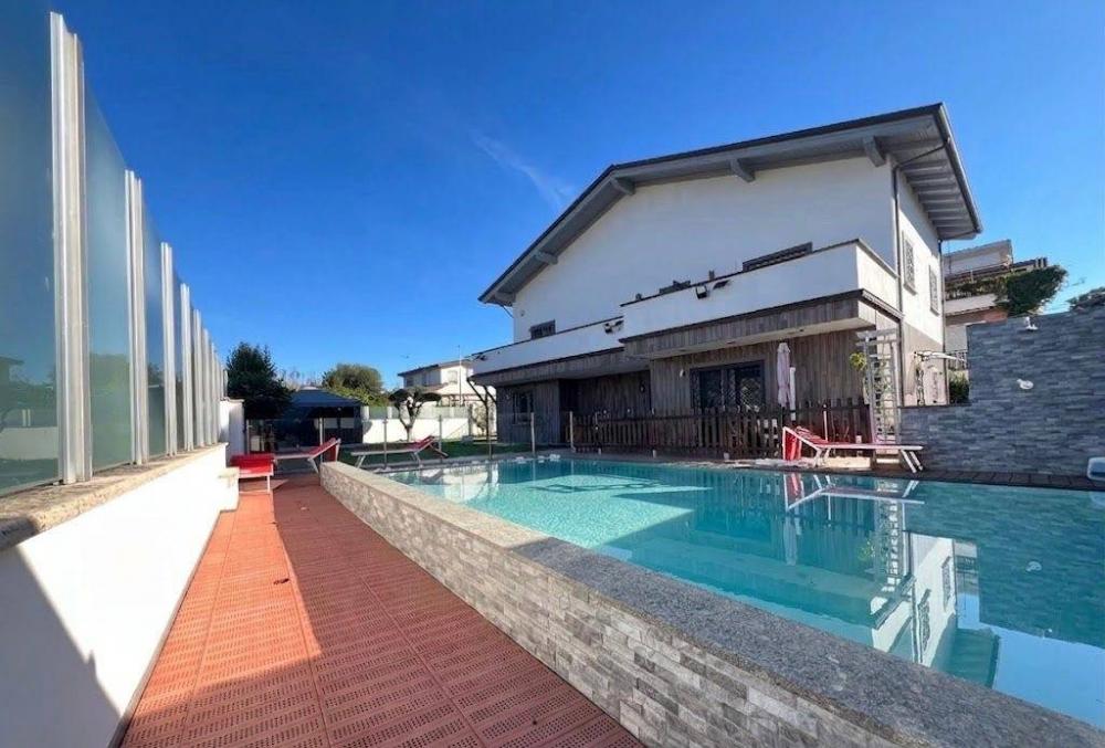 casa indipendente in vendita a Roma in zona Axa