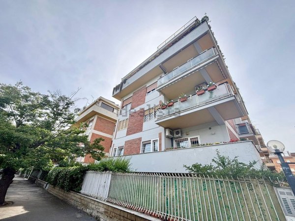 appartamento in vendita a Roma in zona Ostia