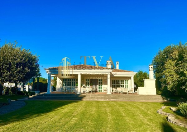 casa indipendente in vendita a Roma in zona Casal Palocco